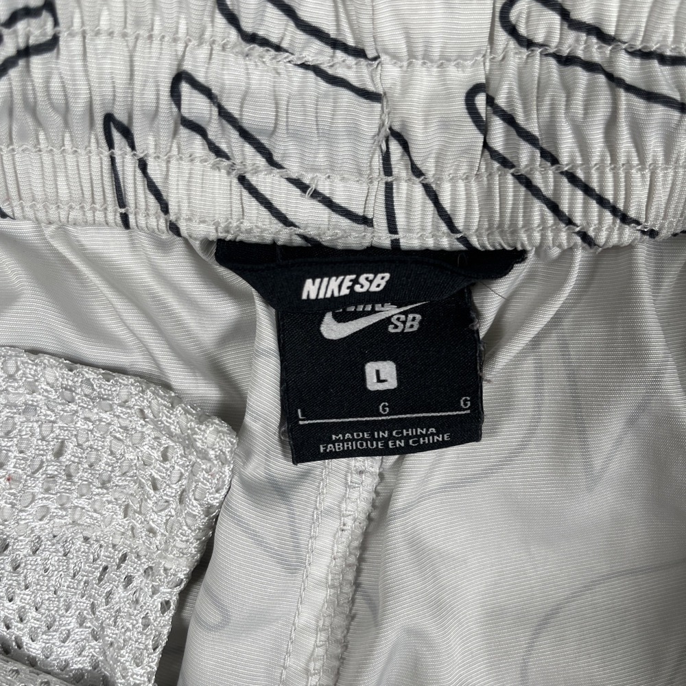 Nike Shorts SB Skateboarding Men L White Woven Floral 6" Cargo 90s CI7353 - Picture 2 of 8